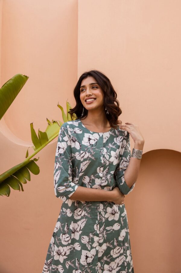 Pure cotton floral kurta set - Image 5