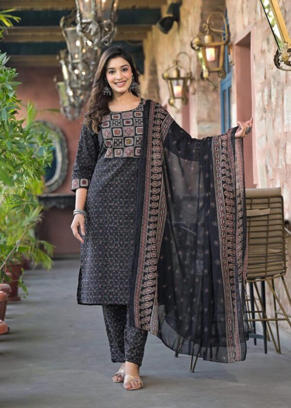 Elegant Cotton Kurta Set - Image 2