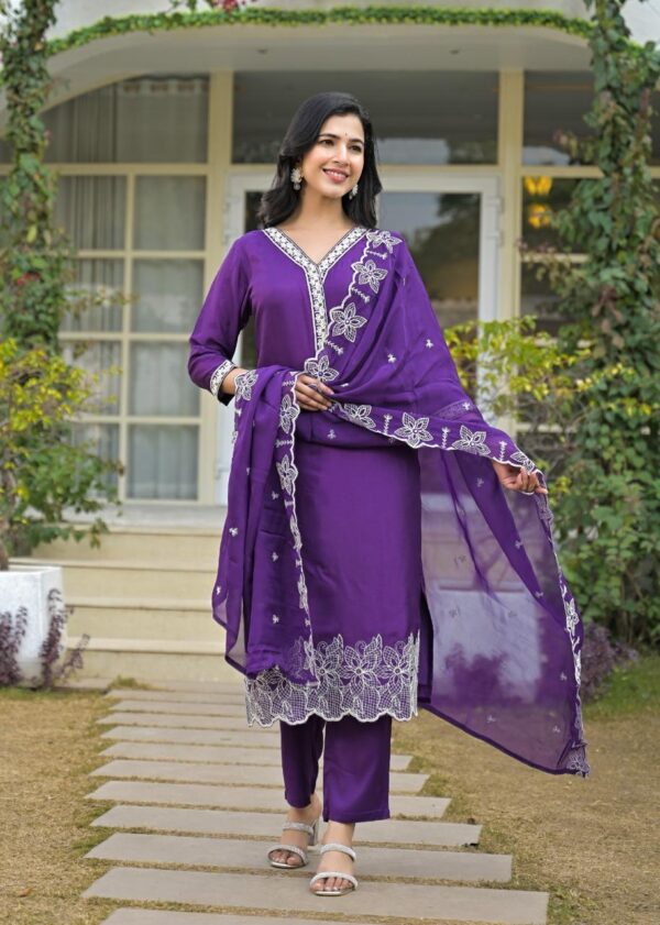 Embroidered Russian Silk kurta set - Image 3