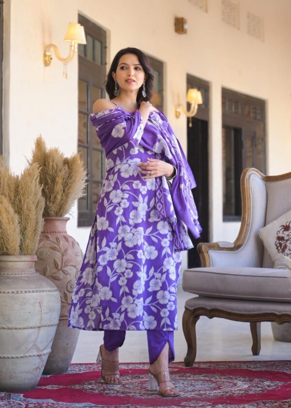 Elegant Floral Straight Kurta Set - Image 5