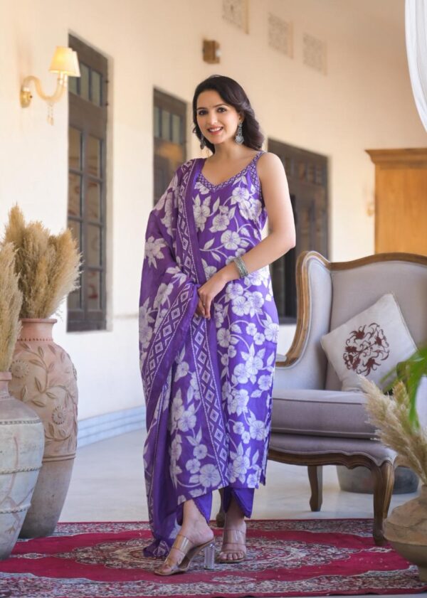 Elegant Floral Straight Kurta Set - Image 4