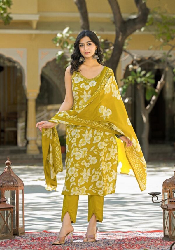 Elegant Floral Straight Kurta Set - Image 5