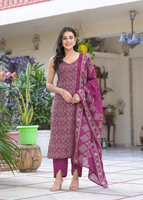 Elegant Floral Straight Kurta Set - Image 2