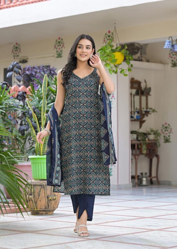 Elegant Floral Straight Kurta Set - Image 5