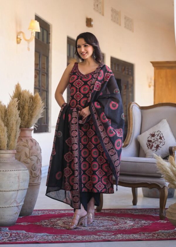 Elegant Floral Straight Kurta Set