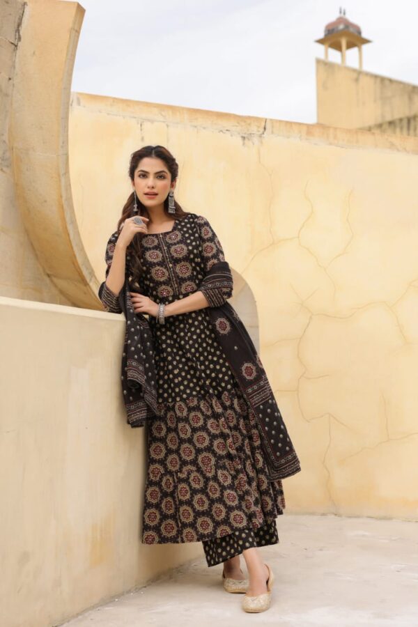 Elegant Cotton Flared Anarkali Gown - Image 3