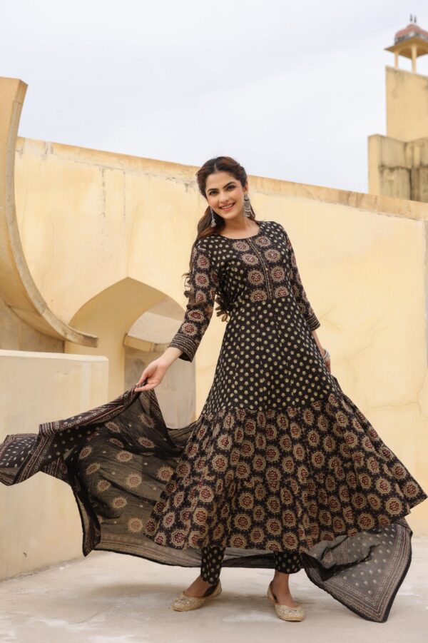 Elegant Cotton Flared Anarkali Gown - Image 8