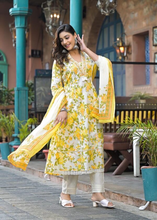 Elegant Floral A-Line Kurta Set - Image 5