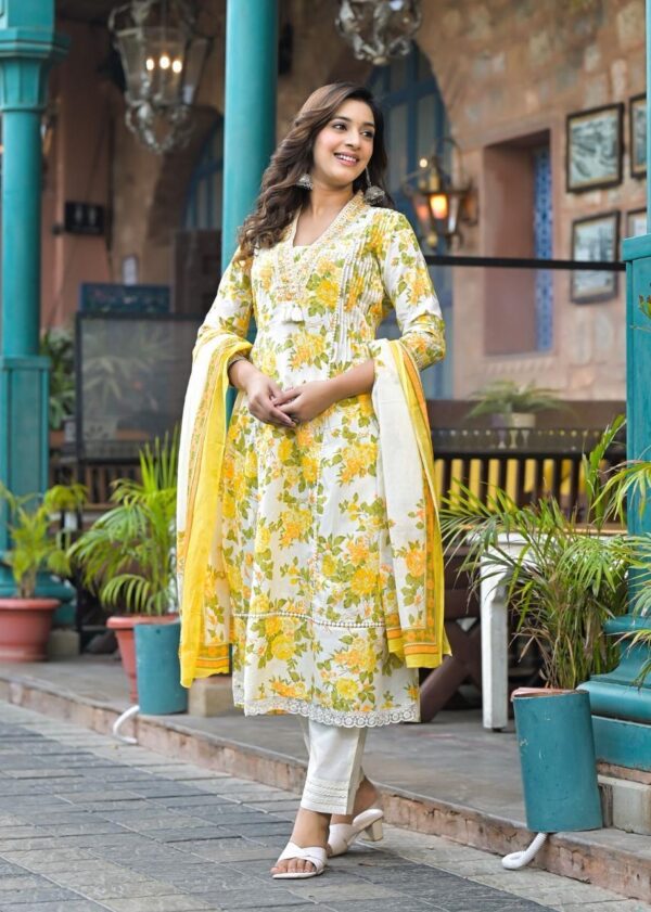 Elegant Floral A-Line Kurta Set - Image 3