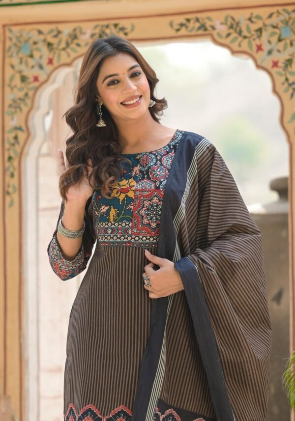 Stylish Cotton Kurta Set - Image 3