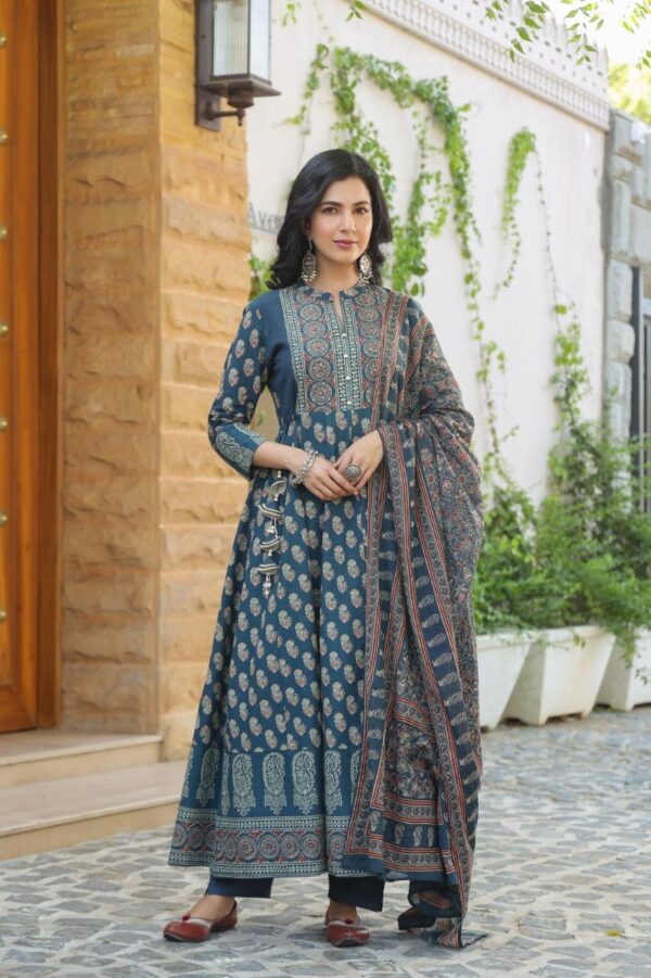 Premium  Heavy Flared Anarkali Gown - Image 5