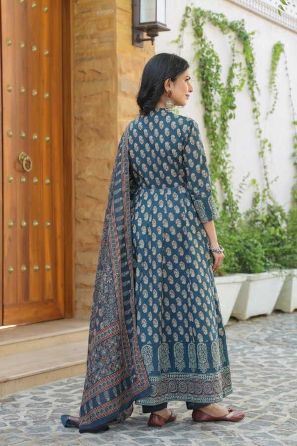 Premium  Heavy Flared Anarkali Gown - Image 6
