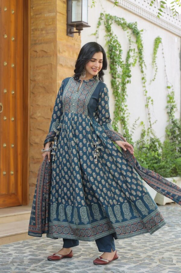 Premium  Heavy Flared Anarkali Gown - Image 7