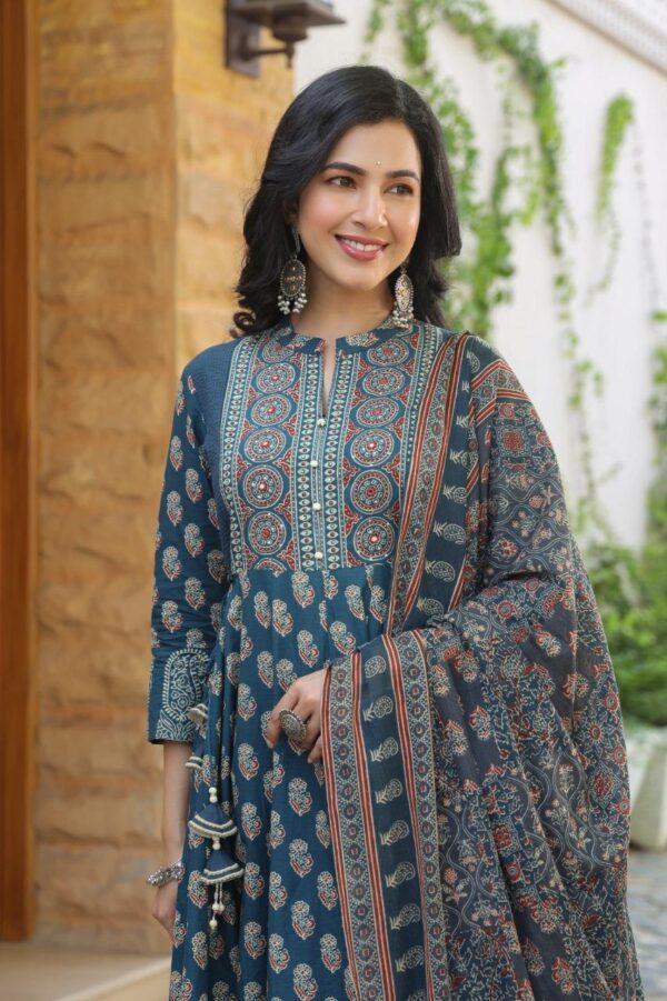 Premium  Heavy Flared Anarkali Gown - Image 8