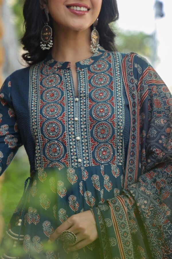 Premium  Heavy Flared Anarkali Gown - Image 3